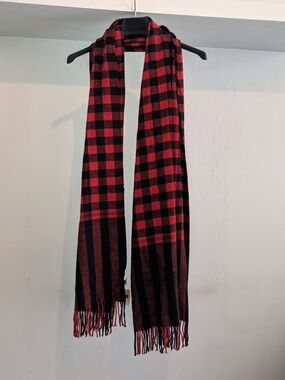 New With Tags GAP Red and Black Buffalo Check Scarf
